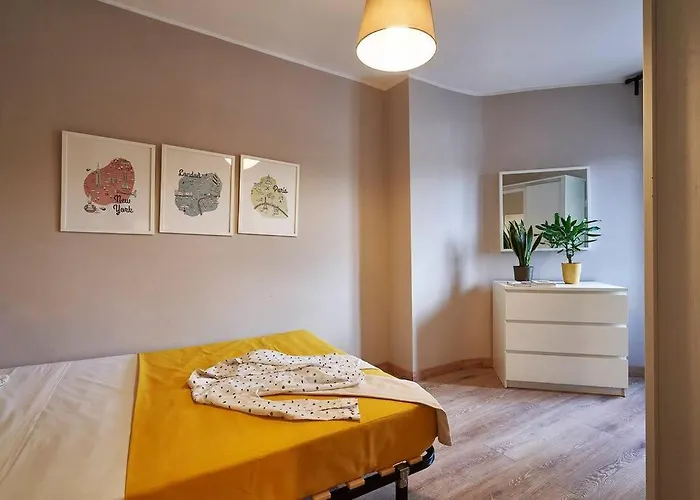 Bebarceloner Sant Andreu Apartments - 3 Bedrooms